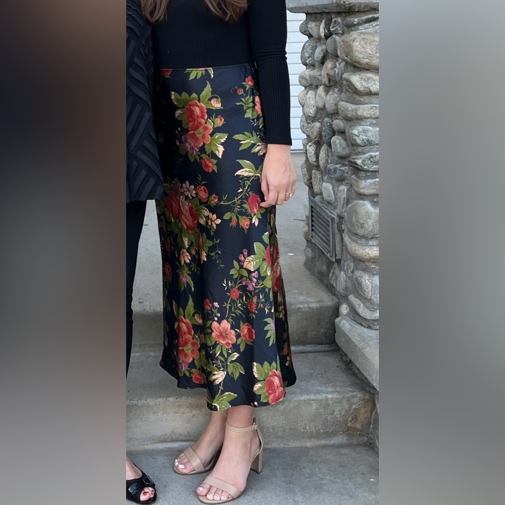 Reformation Pratt Silk Skirt size 6 in Cottage Garden